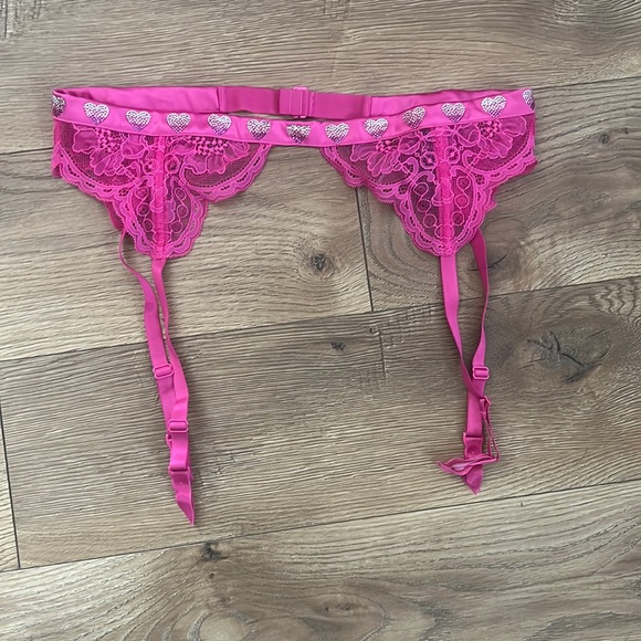 Brand new! Victoria’s Secret shine heart rhinestone garter belt - Picture 3 of 4